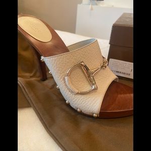 GUCCI 🤩🤩🤩 Sand Pelle S Gomma Phoque Imprimee Mystic White